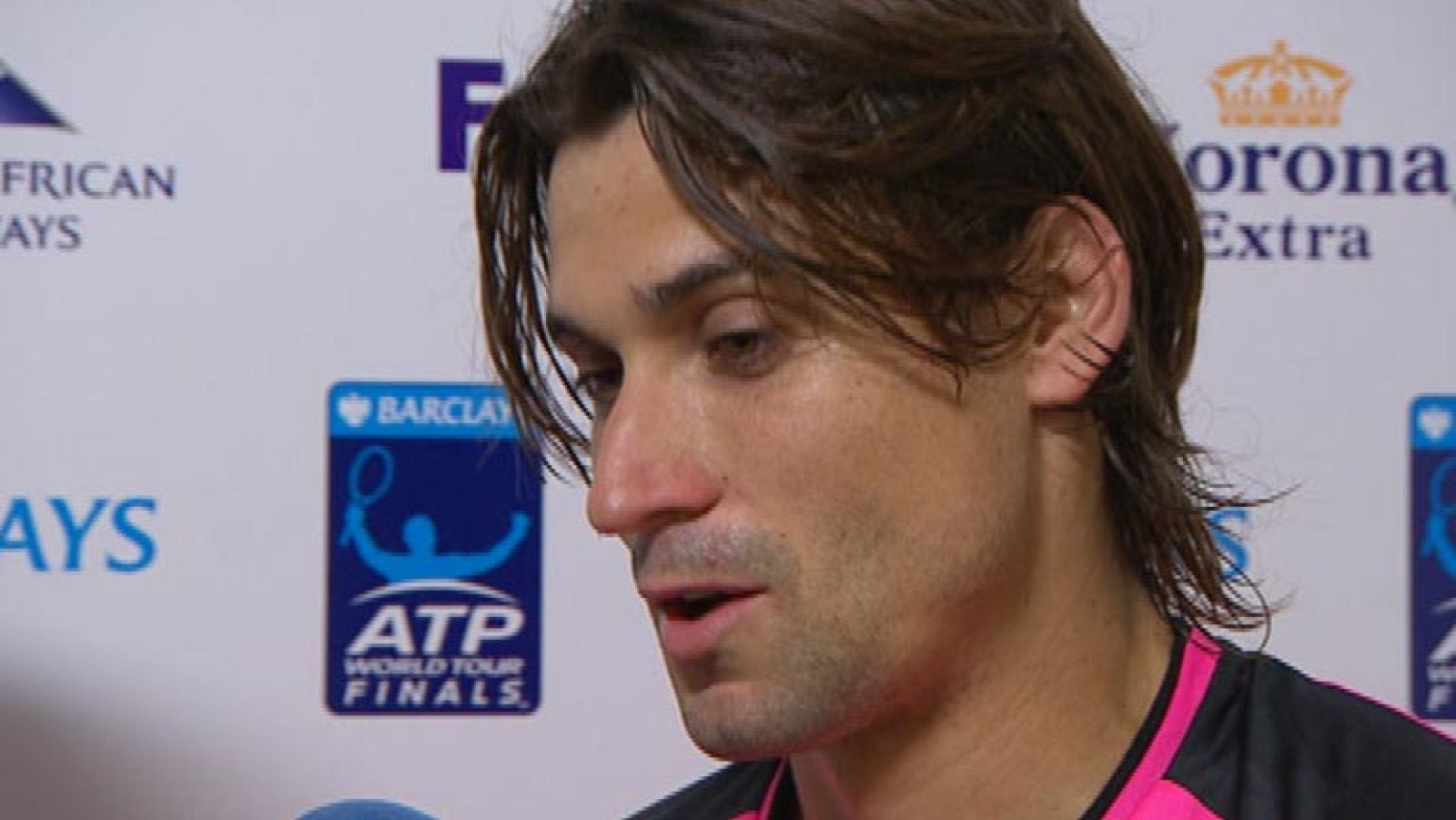 El alicantino cae ante el checo en la Copa Masters por 3-6, 7-5 y 6-1 y pasa finalmente como segundo del grupo, por lo que se jugará la semifinal contra Federer