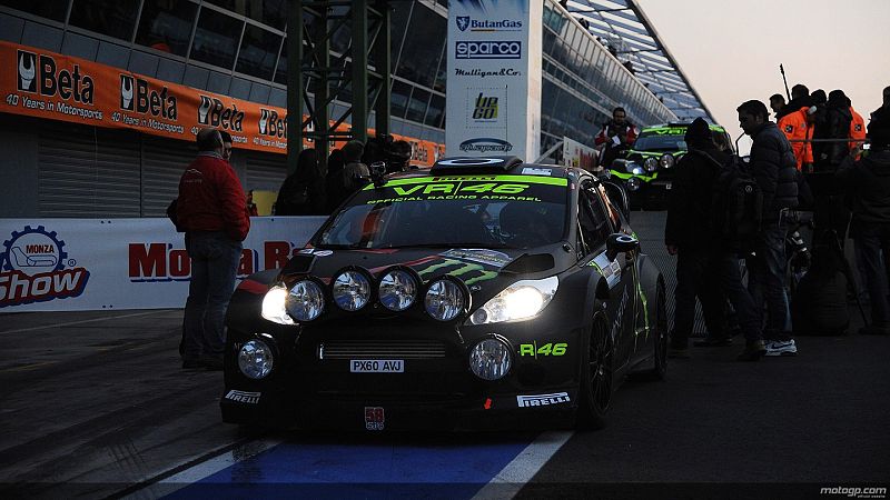 Rossi demuestra su pericia con las cuatro ruedas en el Monza Rally Show