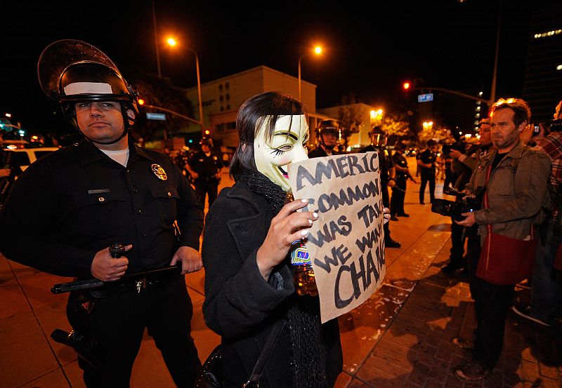 Los 'indignados' de Occupy Los Angeles consiguen retrasar el desalojo de su campamento