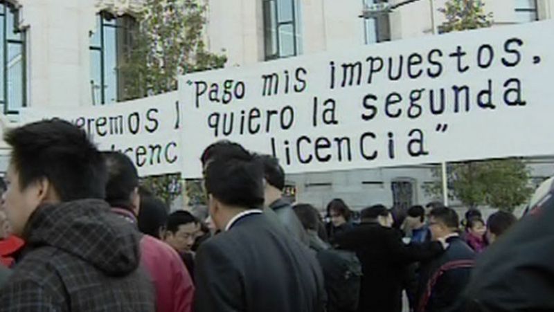 Primera manifestación en Madrid de comerciantes chinos para que les permitan vender alcohol