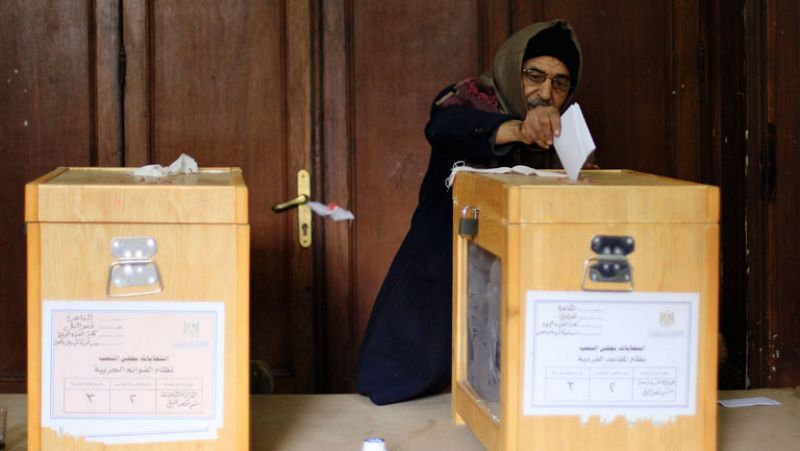 La junta militar sitúa la participación en las elecciones egipcias por encima del 70%
