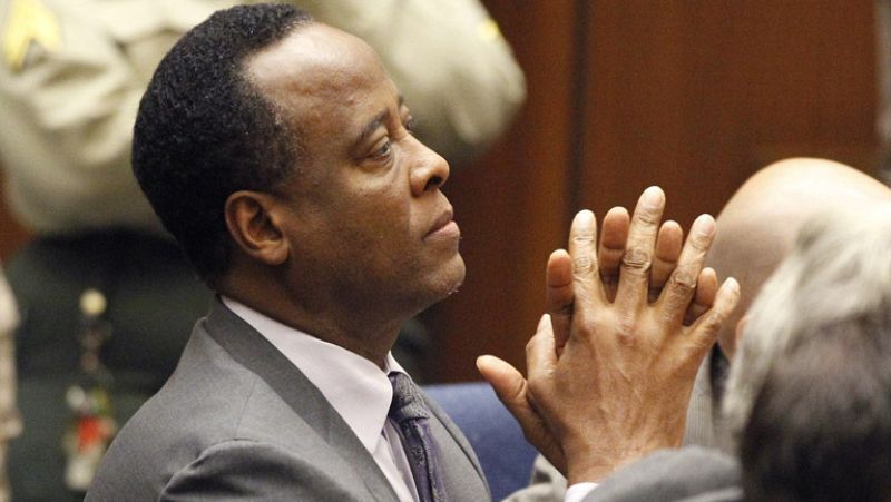 Conrad Murray, condenado a 4 años de cárcel por el 'homicidio involuntario' de Michael Jackson