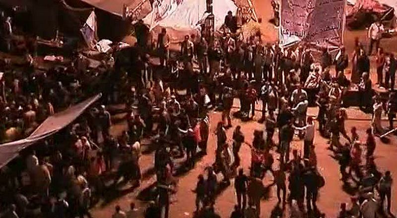 Más de un centenar de heridos en nuevos enfrentamientos en la plaza Tahrir de El Cairo