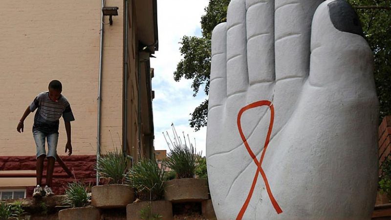 Informe Semanal radiografía el SIDA en España en el 30 aniversario de la aparición del virus