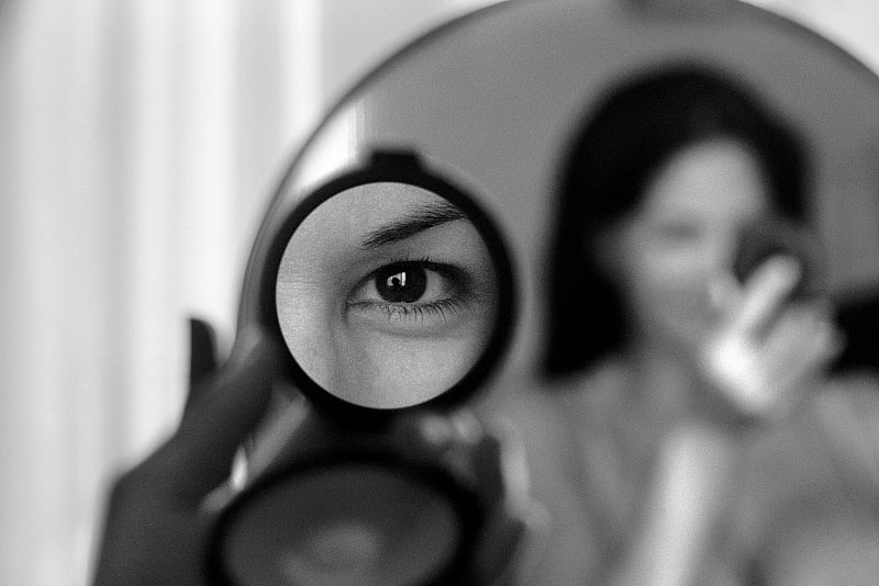 ¿Por qué nos reflejamos en los espejos?