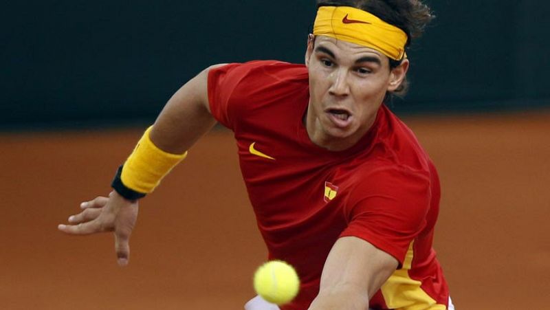 Rafa Nadal pone por delante a España con su mejor tenis