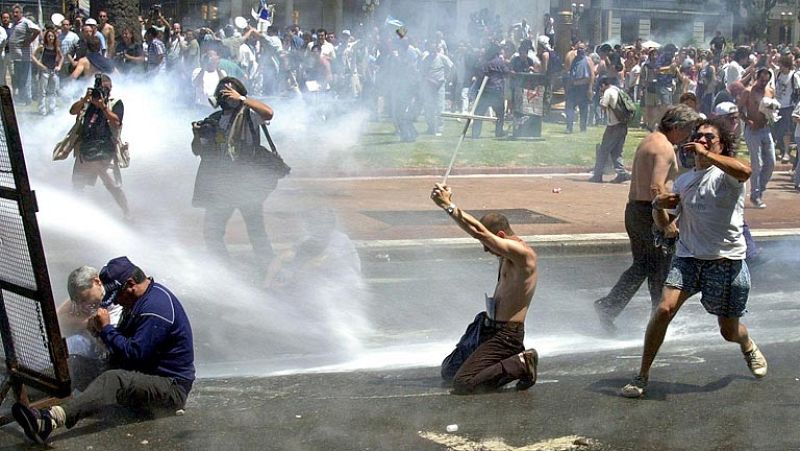 Corralito, corralón... acorralados, indignados!