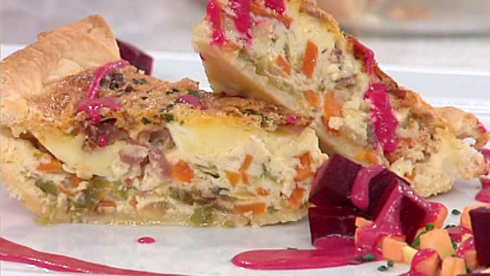 Saber cocinar - Tarta de verduras caramelizadas con queso y jamón (07/12/2011) - RTVE Cocina | Ver