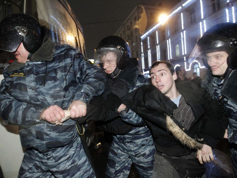 Más de 300 detenidos en Moscú durante una protesta por los resultados electorales