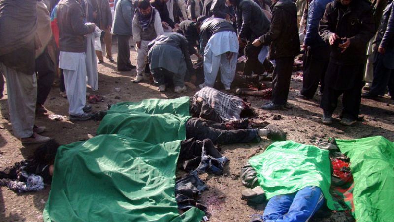 Un doble atentado suicida contra chiíes deja más de 60 muertos en Afganistán