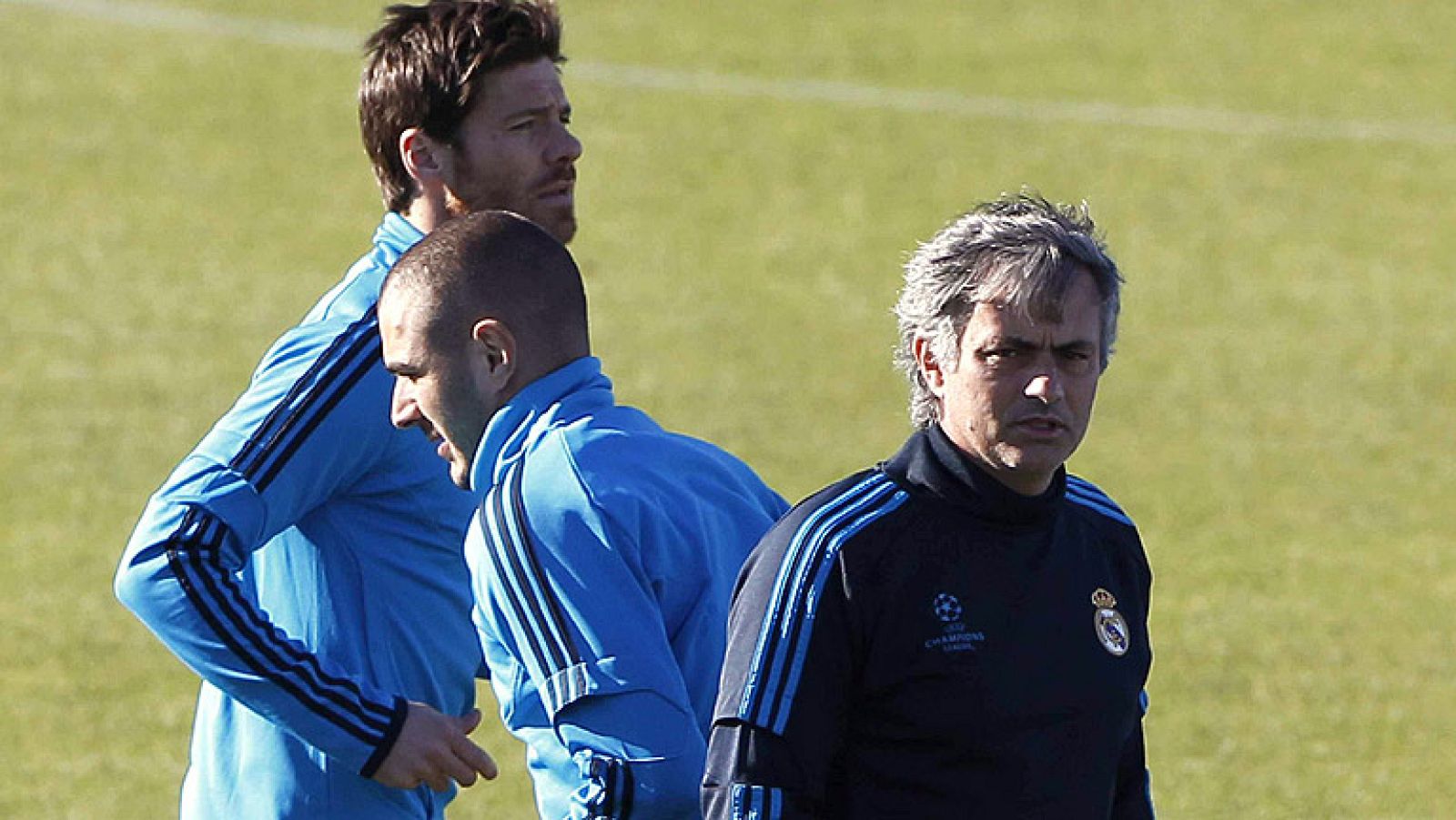 El entrenador portugués del Real Madird, Jose Mourinho, ha reservado hasta siete titulares para el choque contra el Ajax, pensando en la cita liguera del sábado contra el FC Barcelona.