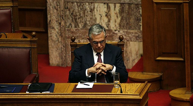 Grecia aprueba un austero presupuesto marcado por la división en el Gobierno
