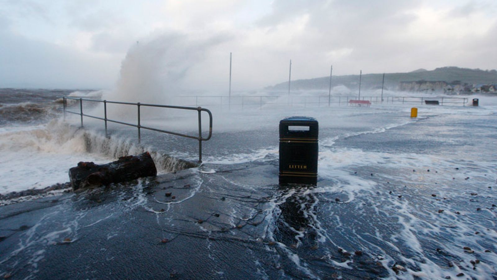 Escocia sufre el peor temporal en décadas y 30.000 hogares se quedan sin electricidad