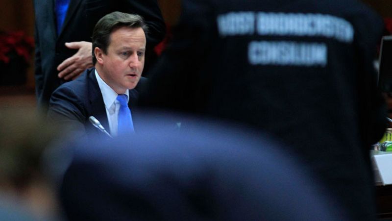 Cameron no teme quedarse aislado en Europa tras al rechazo al futuro tratado de la UE