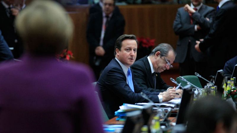 El Gobierno británico defiende su veto en la UE mientras crecen las dudas