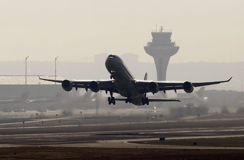 Barajas recupera la normalidad tras retrasos de una hora debido a la niebla