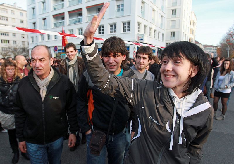 Aurore Martin y Josu Esparza, en busca y captura en España, se manifiestan en Bayona