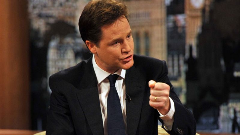 Nick Clegg declara estar "decepcionado" con Cameron por "aislar" al país en la cumbre de la UE