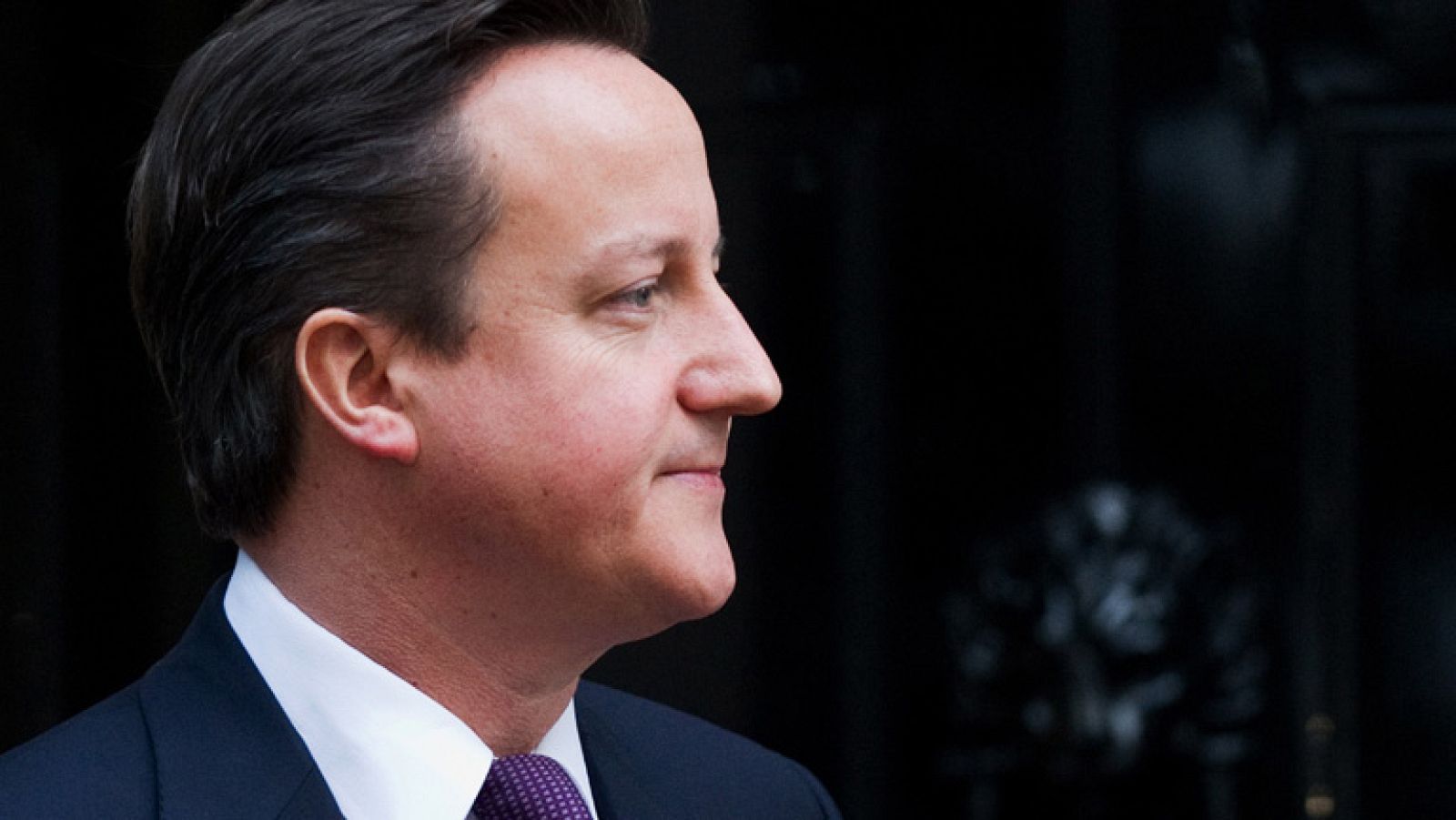 Cameron explicará su decisión de vetar los cambios en el Tratado Europeo