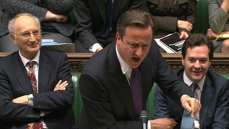 Cameron defiende ante un Parlamento sin Clegg que su veto en la UE fue "lo correcto"