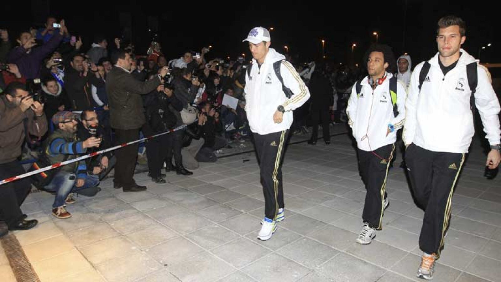 El Real Madrid comienza la defensa de su título de Campeón de Copa ante la Ponferradina. Una buena ocasión para comprobar cómo habrá podido afectar a la plantilla la derrota ante el Barça. De momento, por lo visto esta mañana en Ponferrada, el Real M