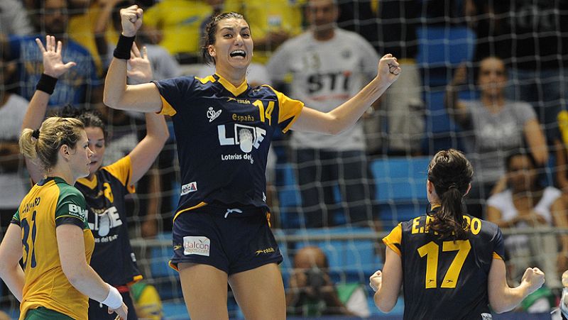 La selección femenina de balonmano gana a Brasil y luchará con Noruega por un puesto en la final