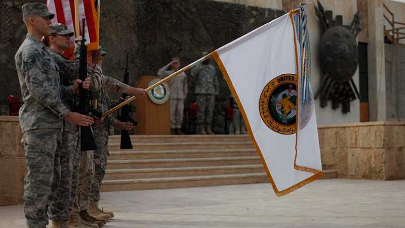 EE.UU. cierra la guerra de Irak con el simbólico arriado de la bandera