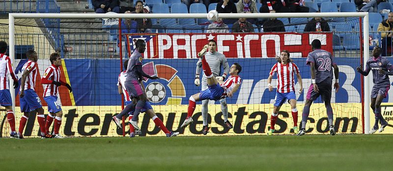 El Atlético de Madrid gana al Rennes (3-1) en la Liga Europa con censura de su afición