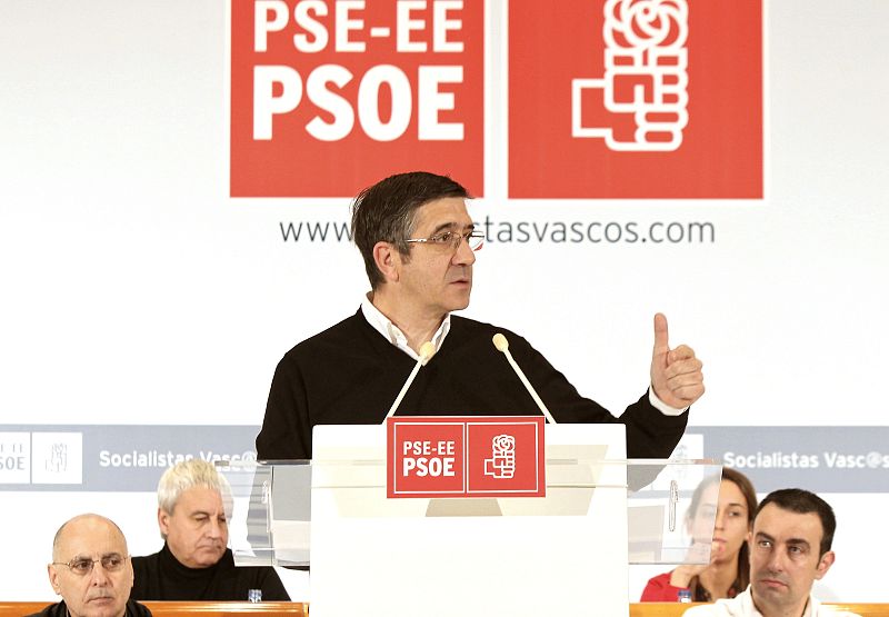 El lehendakari afirma que acabará la legislatura "le pese a quien le pese"