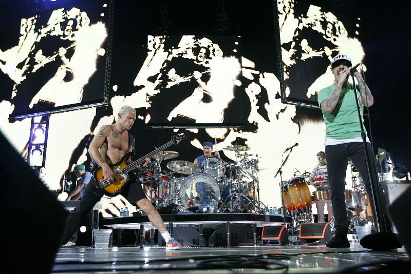 Los californianos Red Hot Chili Peppers encienden Madrid con su intacto vigor musical