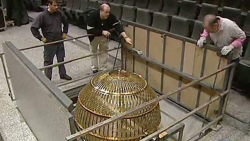 Los bombos de la Lotería de Navidad ya están en el Palacio de Congresos de Madrid