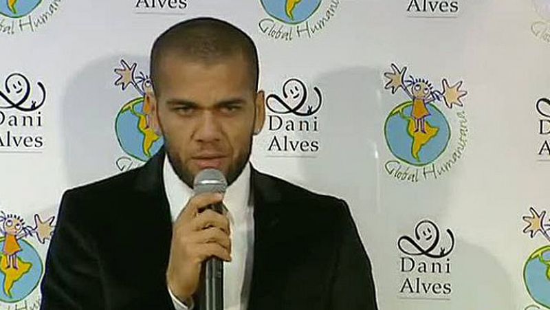 Alves: "Somos campeones del mundo y eso molesta, la envidia es muy mala"