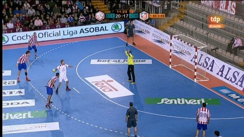 El Ademar León, finalista de Copa Asobal tras una electrizante victoria sobre el Atlético (28-27)