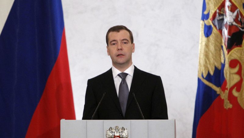 Medvedev se despide como presidente ruso con una advertencia a "provocadores y extremistas"