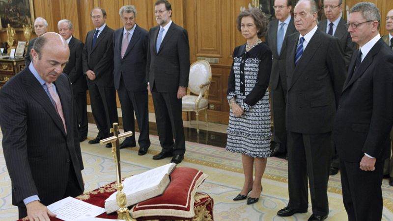 De Guindos se compromete con el crecimiento y señala que Salgado "ha estado a la altura"