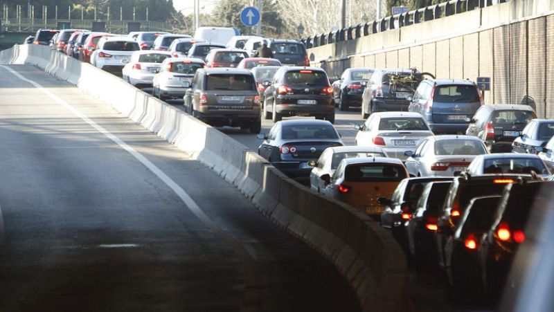 El operativo de Navidad arranca con pequeñas retenciones en las salidas de Madrid