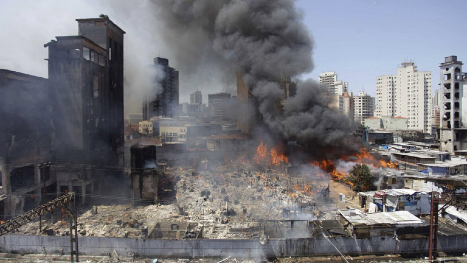 Un incendio destruye 300 viviendas en una favela de Brasil
