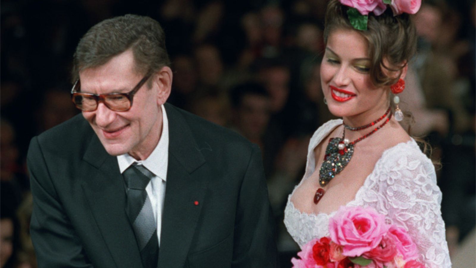 Solo moda- Yves Saint Laurent - Avance - Flash Moda Monográficos | Ver