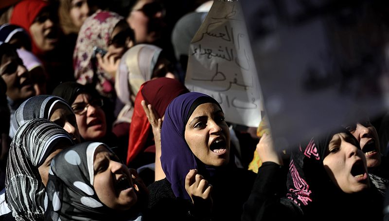 Miles de egipcios abarrotan Tahrir para condenar la violencia en un nuevo pulso a la Junta Militar