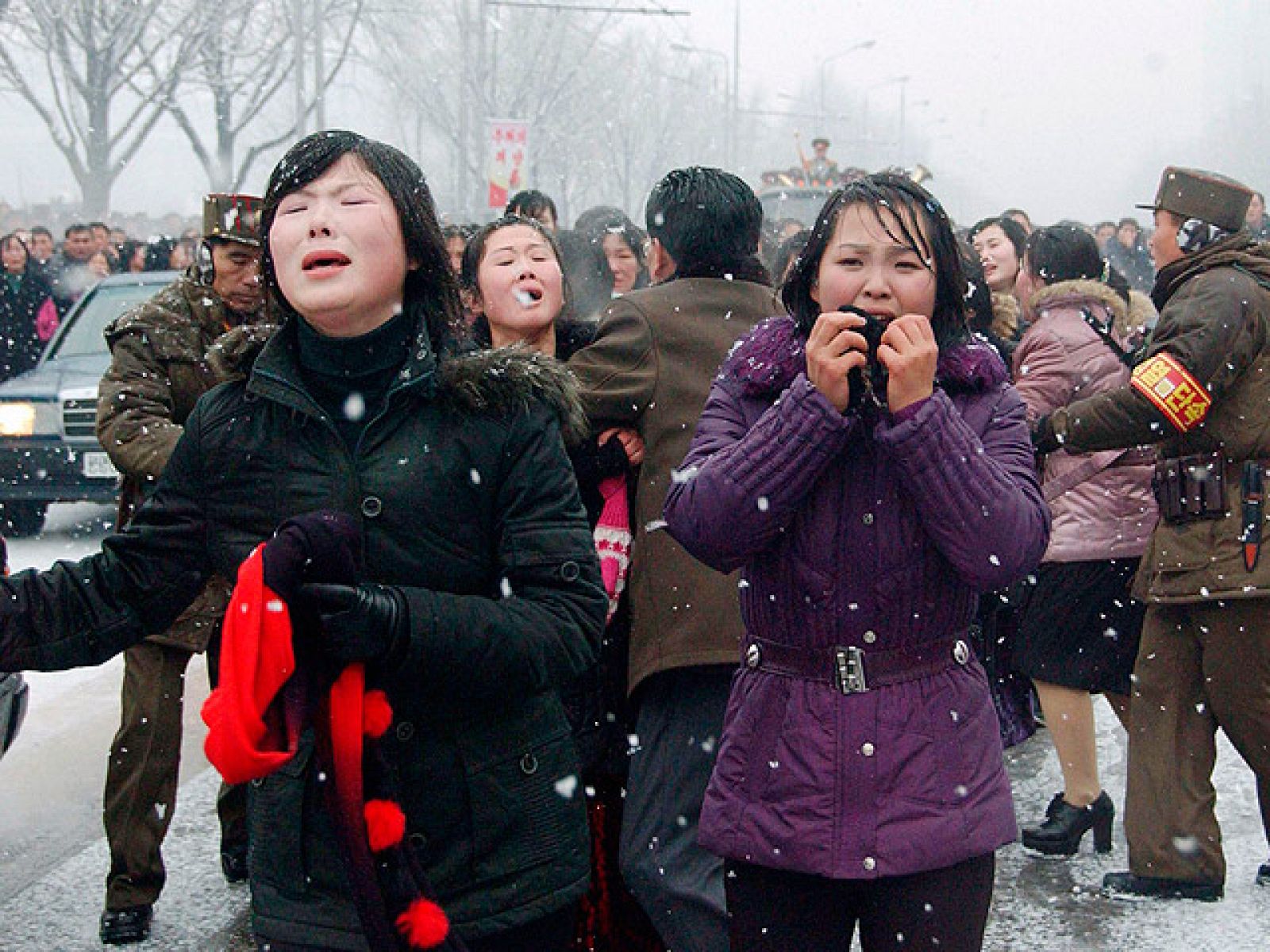 Tres horas de cortejo fúnebre meticulosamente coreografiado