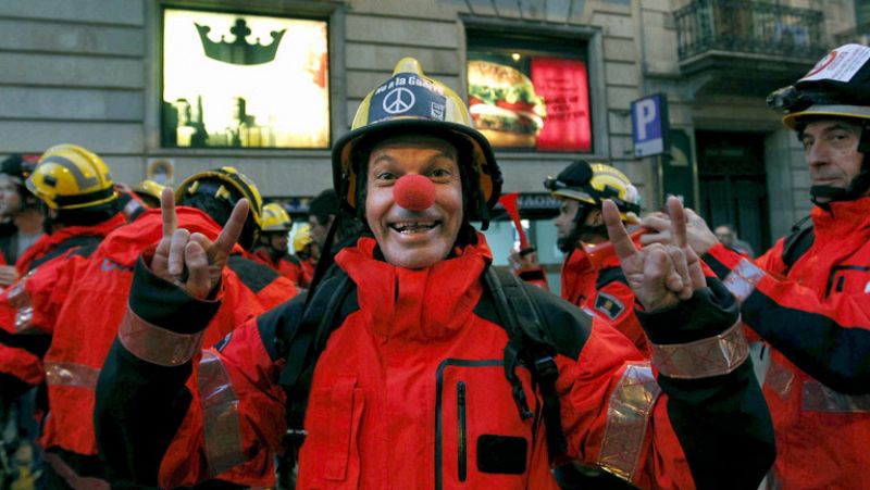 Unos 7.000 trabajadores de los cuerpos de seguridad catalanes protestan contra los recortes