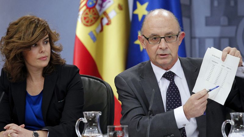 El Gobierno recorta 8.900 millones y sube impuestos al dispararse el déficit hasta el 8%