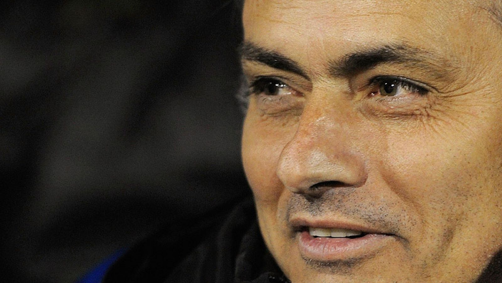 El entrenador del Real Madrid, Jose Mourinho, ha desmentido cualquier intención de marcharse del Real Madrid a Inglaterra y ha achacado a un error de interpretación de una entrevista en la BBC los rumores de su salida, para tranquilidad de Johan Cruy