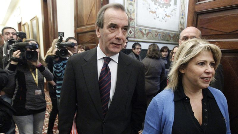 El PSOE pide que Rajoy y sus ministros expliquen los recortes en el Congreso