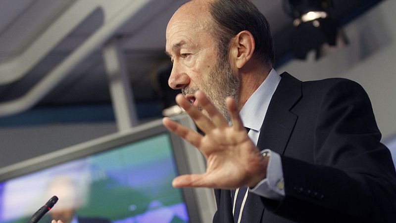 Rubalcaba y Chacón miden sus fuerzas mientras sigue el cruce de documentos de apoyo