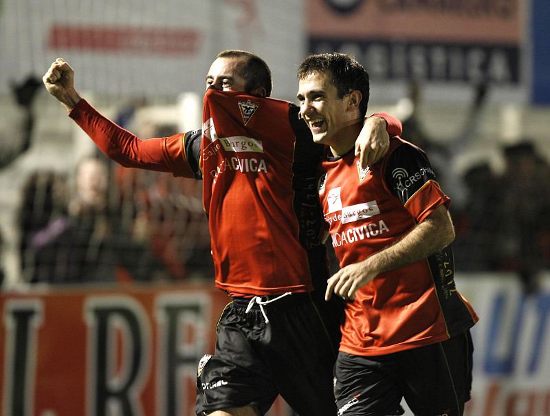 El Mirandés no se baja de la Copa y gana al Racing de Santander (2-0)