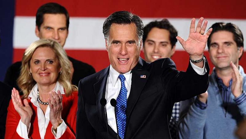 Romney gana por un puñado de votos a Santorum en el arranque de las primarias republicanas
