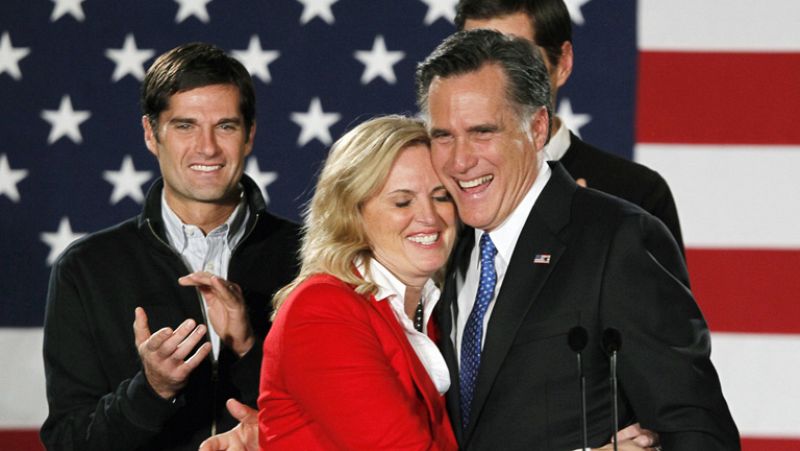 Romney se afianza en Iowa mientras Santorum resurge como la nueva estrella del 'Tea Party'