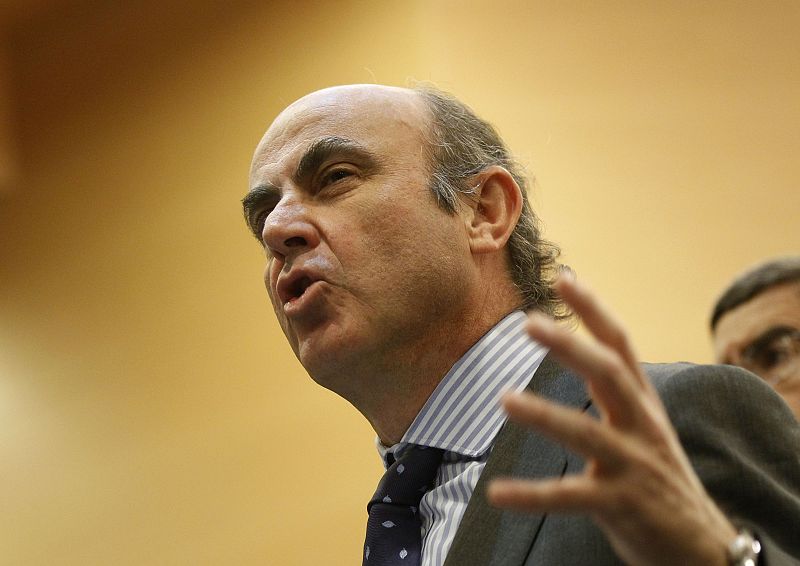De Guindos anuncia una nueva ley para controlar el presupuesto de las comunidades autónomas