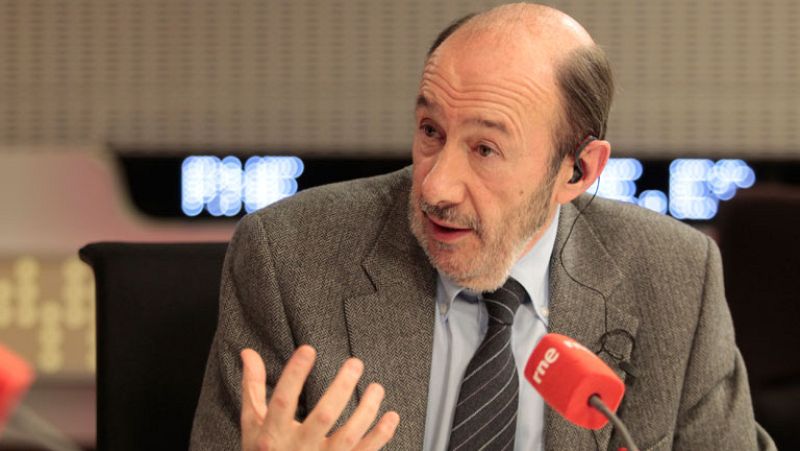 Rubalcaba afirma que el PP les ha "copiado" la idea de limitar los pagos en efectivo